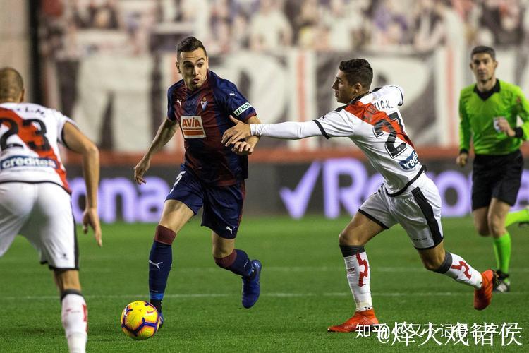 放松身心,胜奥萨苏纳后巴萨众将前往观看板式网球巡回赛 放松身心,胜奥萨苏纳后巴萨众将前往观看板式网球巡回赛